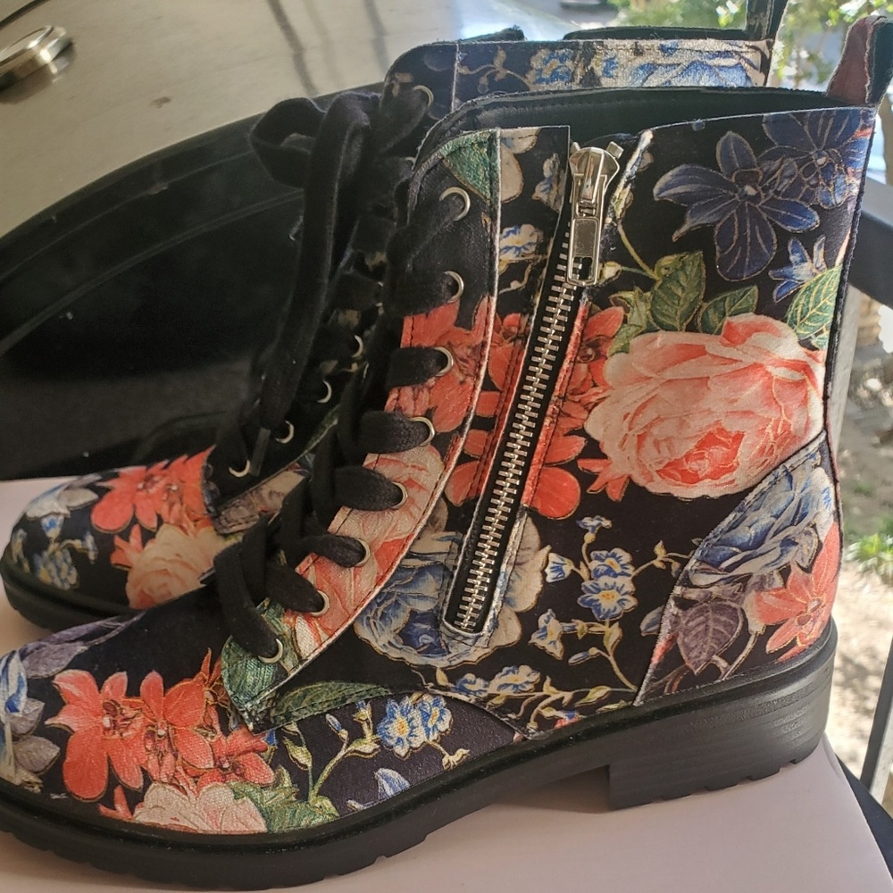 Woman Ankle Boots - Picture 2 of 4